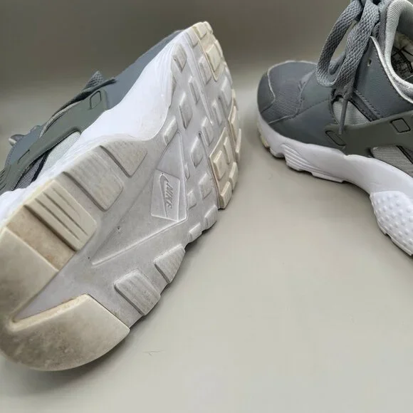 Nike Women's Grey Huarache Sz 9w - Picture 8 of 9